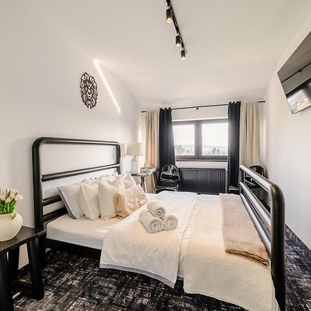 Golden Lion House Bed&Breakfast Румя Экстерьер фото