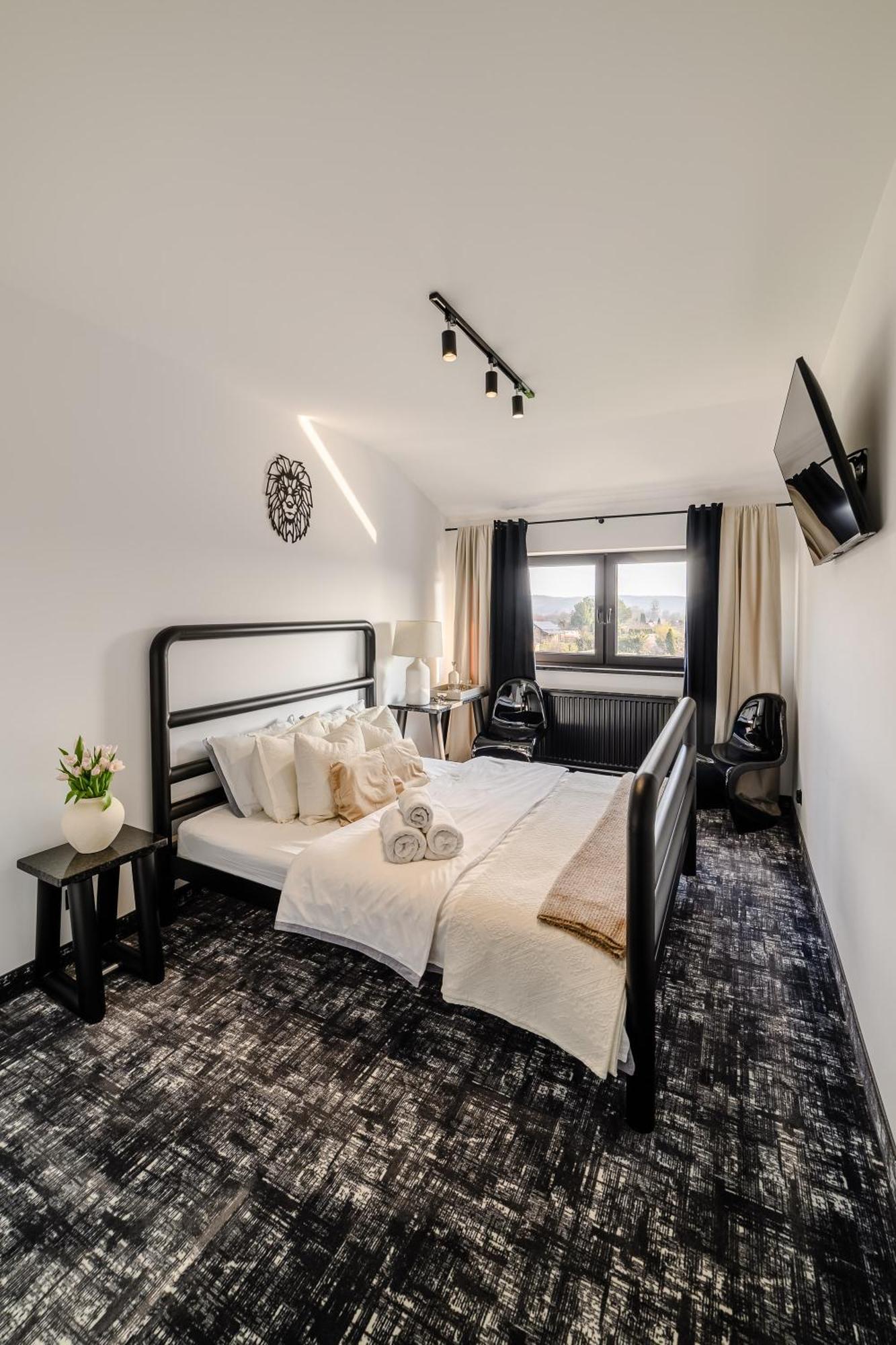 Golden Lion House Bed&Breakfast Румя Экстерьер фото