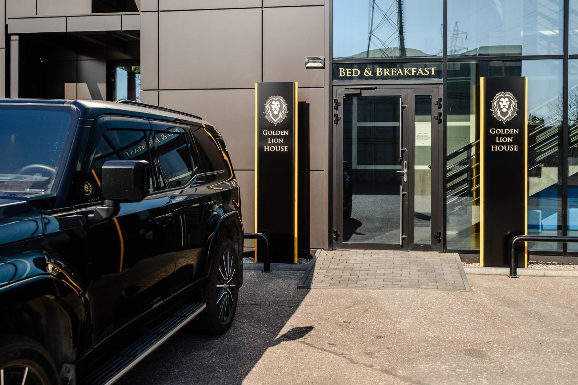 Golden Lion House Bed&Breakfast Румя Экстерьер фото